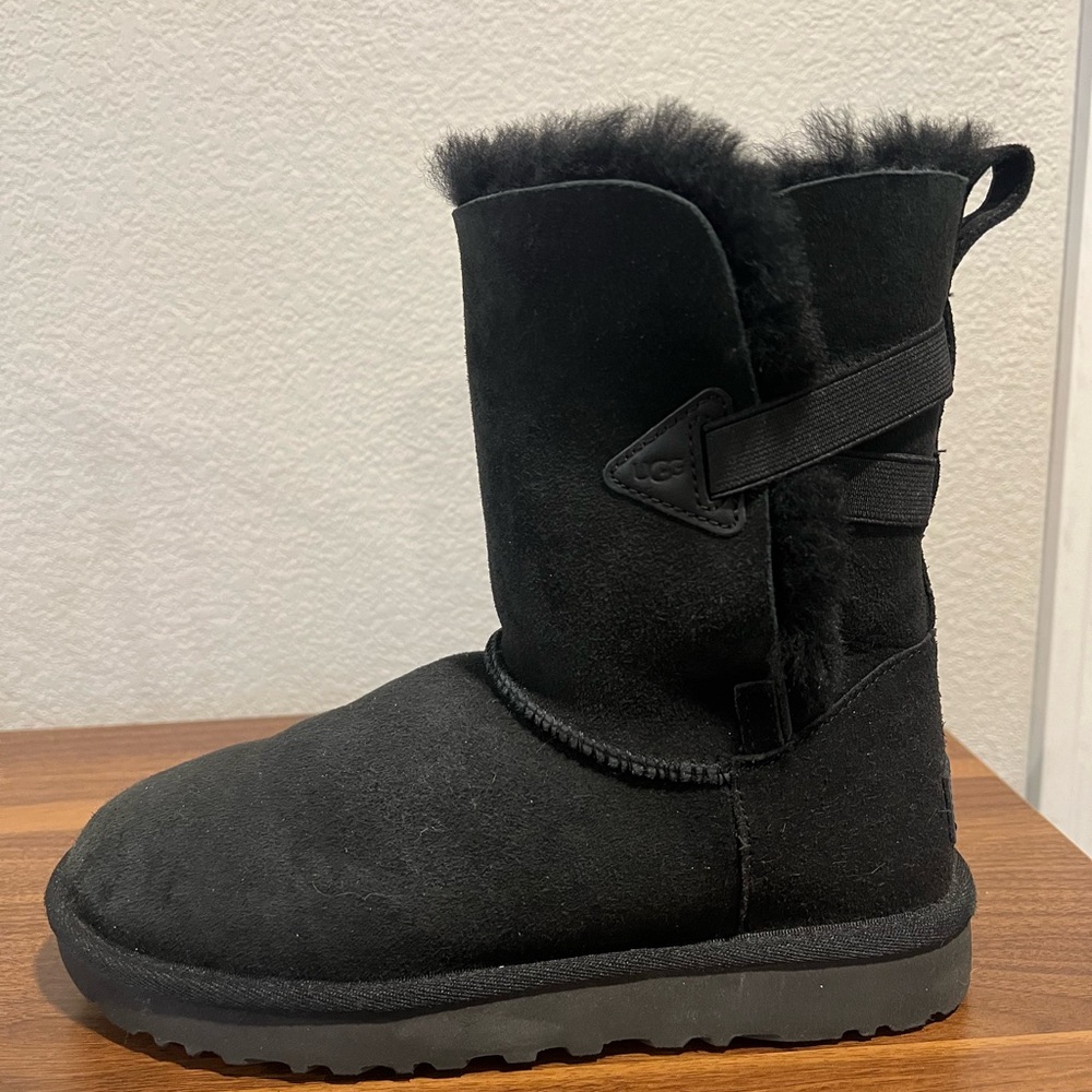 UGG Black Winter Boots with Shearling Lining - Picture 2 of 4